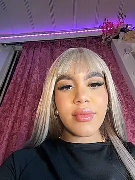 Snapshot of Tyra_malkovaa chatting on 05-06-26, 03:57 Tyra malkovaa online show from 05-06-26, 03:57