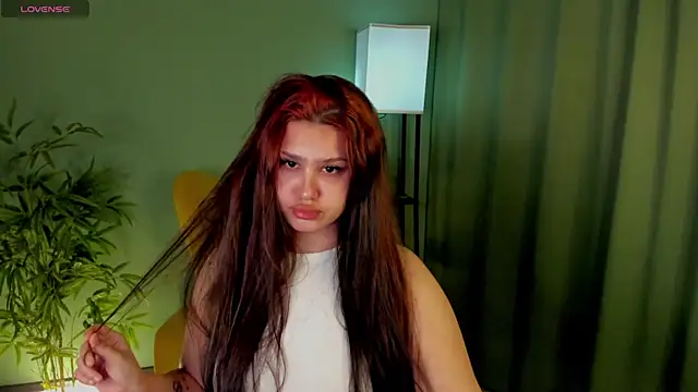 Snapshot of nicolewoss chatting on 04-19-26, 04:12 nicolewoss online show from 04-19-26, 04:12
