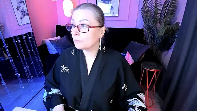 Alexandra Kind online show from 04-15-26, 08:42