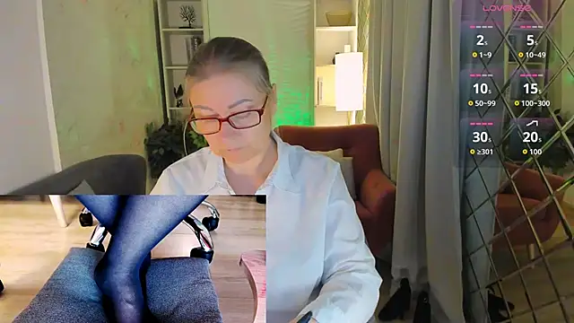 Snapshot of Alexandra_Kind chatting on 06-21-26, 08:44 Alexandra Kind online show from 06-21-26, 08:44