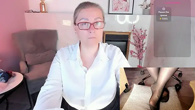 Snapshot of Alexandra_Kind chatting on 07-17-26, 08:46 Alexandra Kind online show from 07-17-26, 08:46