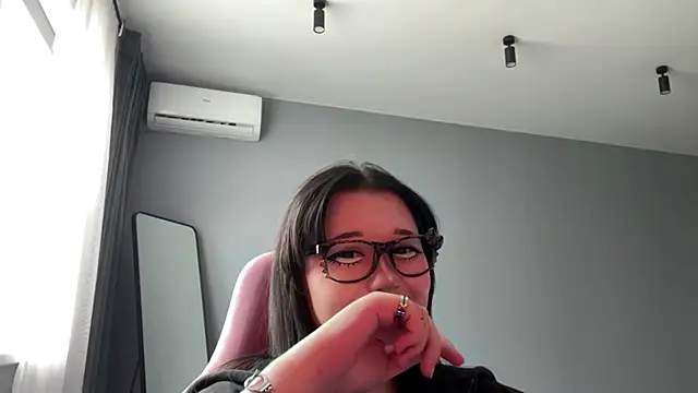 Alinalovelove online show from 04-17-26, 01:03