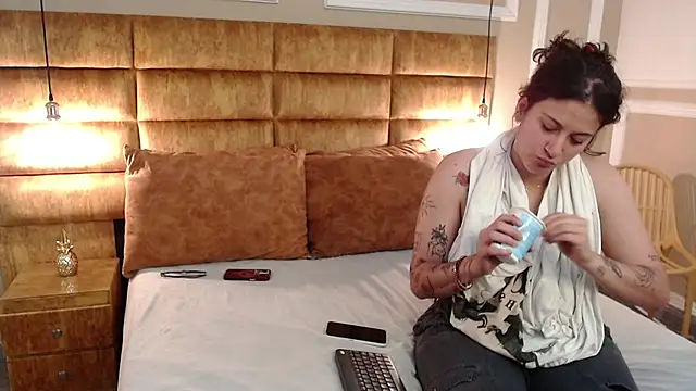 Snapshot of liaxxrose chatting on 04-22-26, 08:10 liaxxrose online show from 04-22-26, 08:10