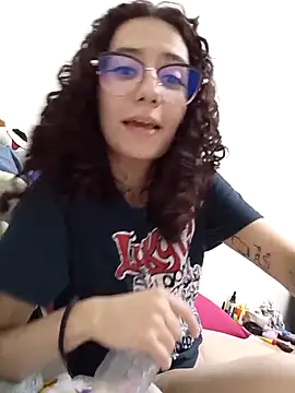 Aura Phone online show from 04-18-26, 03:43