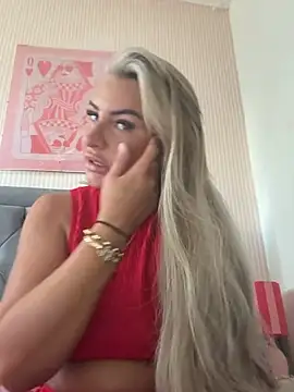 Naughtyhousewife x online show from 07-02-26, 09:48