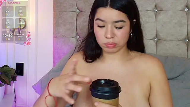 Snapshot of SophieBuitrago chatting on 06-03-26, 02:33 SophieBuitrago online show from 06-03-26, 02:33