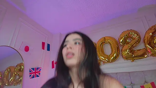 Snapshot of SophieBuitrago chatting on 06-16-26, 07:05 SophieBuitrago online show from 06-16-26, 07:05