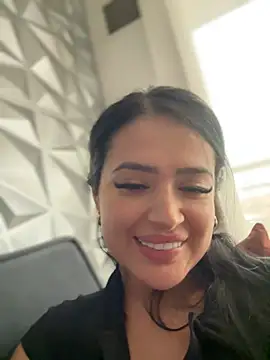 Sara fun online show from 03-05-25, 04:35