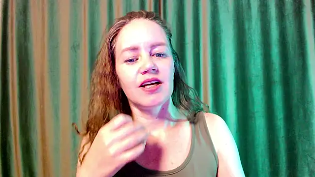 Snapshot of Fern_Lust chatting on 04-30-26, 02:45 Fern Lust online show from 04-30-26, 02:45
