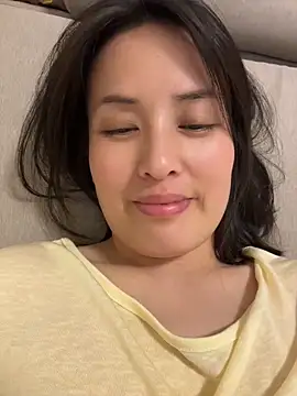 Snapshot of Faye-baby chatting on 05-13-26, 05:21 Faye-baby online show from 05-13-26, 05:21