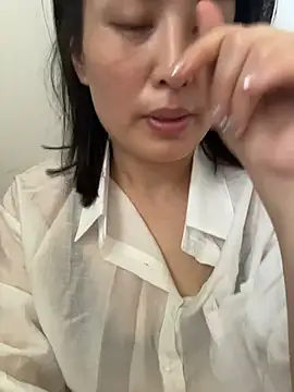 Snapshot of Faye-baby chatting on 05-17-26, 01:58 Faye-baby online show from 05-17-26, 01:58