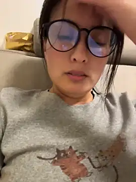 Snapshot of Faye-baby chatting on 05-18-26, 02:56 Faye-baby online show from 05-18-26, 02:56
