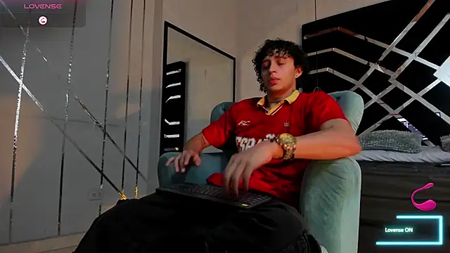 Snapshot of JayTaylorr chatting on 06-19-26, 11:36 JayTaylorr online show from 06-19-26, 11:36