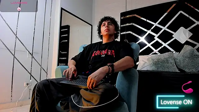 Snapshot of JayTaylorr chatting on 07-03-26, 11:49 JayTaylorr online show from 07-03-26, 11:49