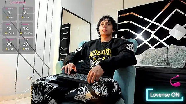 Snapshot of JayTaylorr chatting on 07-04-26, 11:38 JayTaylorr online show from 07-04-26, 11:38