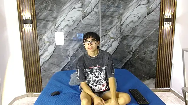NoahWalker   online show from 04-21-26, 11:05
