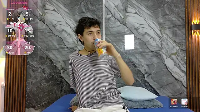 Snapshot of NoahWalker__ chatting on 07-10-26, 11:02 NoahWalker online show from 07-10-26, 11:02
