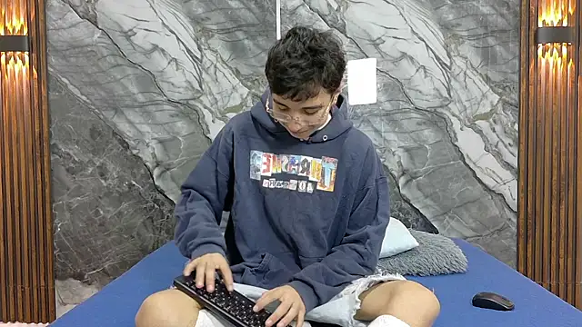 Snapshot of NoahWalker__ chatting on 07-16-26, 11:16 NoahWalker online show from 07-16-26, 11:16