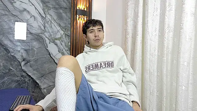 Snapshot of NoahWalker__ chatting on 07-18-26, 11:14 NoahWalker online show from 07-18-26, 11:14