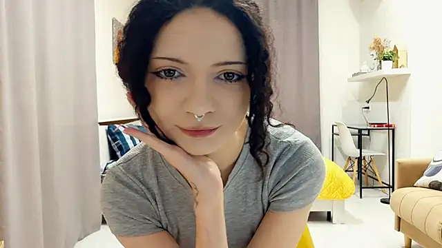 CinnamonCurl online show from 05-04-26, 11:45