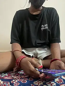 hoty-lovely online show from 04-16-26, 06:52