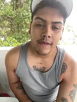 Snapshot of Saul_88 chatting on 05-16-26, 05:34 Saul 88 online show from 05-16-26, 05:34