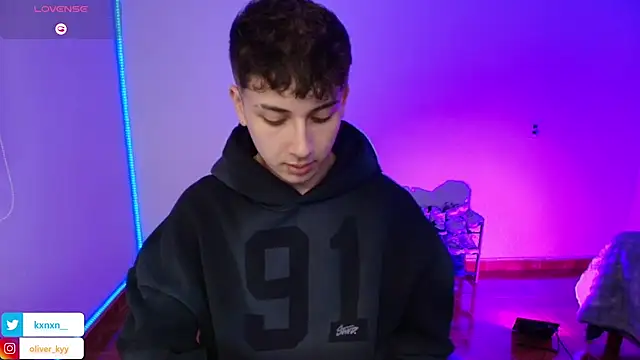 Snapshot of OLIVER_K chatting on 06-16-26, 11:40 OLIVER K online show from 06-16-26, 11:40