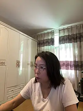 Snapshot of lisha521 chatting on 06-04-26, 01:22 lisha521 online show from 06-04-26, 01:22