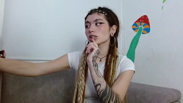 Snapshot of giulietta_monsalve chatting on 07-23-26, 01:41 giulietta monsalve online show from 07-23-26, 01:41