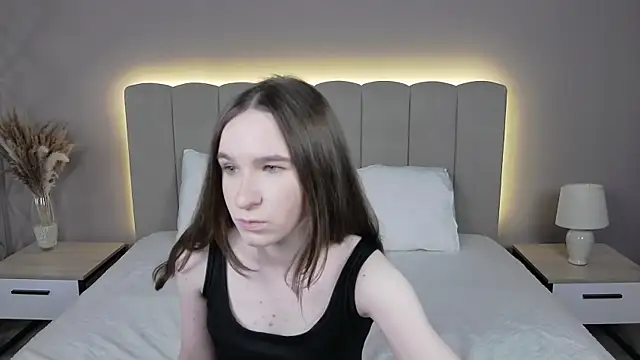 Snapshot of MarliinNova chatting on 04-26-26, 04:10 MarliinNova online show from 04-26-26, 04:10