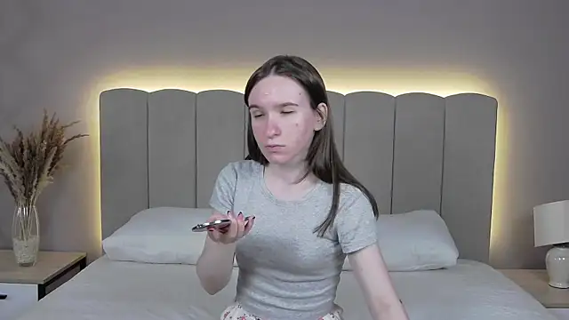 Snapshot of MarliinNova chatting on 05-19-26, 04:19 MarliinNova online show from 05-19-26, 04:19