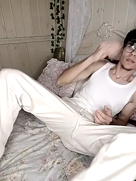 Snapshot of Castieljkk chatting on 05-07-26, 01:11 Castieljkk online show from 05-07-26, 01:11