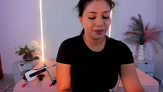 LucyWild8 online show from 06-18-26, 06:34