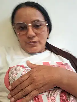 Snapshot of Samanta-42 chatting on 05-13-26, 09:55 Samanta-42 online show from 05-13-26, 09:55