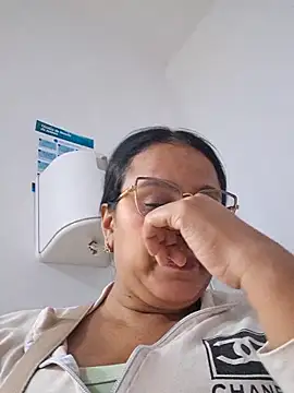 Snapshot of Samanta-42 chatting on 05-18-26, 03:24 Samanta-42 online show from 05-18-26, 03:24