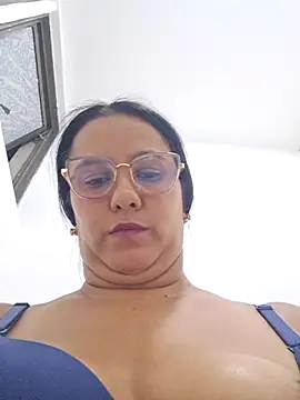 Snapshot of Samanta-42 chatting on 05-18-26, 04:07 Samanta-42 online show from 05-18-26, 04:07