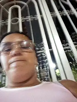 Snapshot of Samanta-42 chatting on 05-25-26, 01:22 Samanta-42 online show from 05-25-26, 01:22