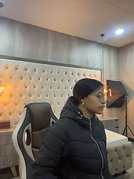 Snapshot of Susan_Voltaire chatting on 05-19-26, 11:05 Susan Voltaire online show from 05-19-26, 11:05