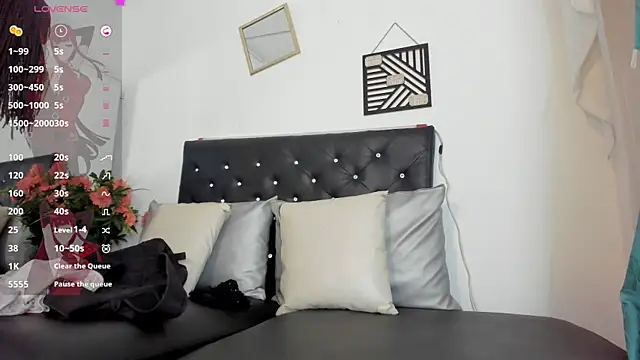 Snapshot of Sweett-Maria chatting on 06-19-26, 06:56 Sweett-Maria online show from 06-19-26, 06:56