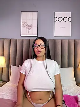 Snapshot of LilyFoox chatting on 06-28-26, 03:40 LilyFoox online show from 06-28-26, 03:40