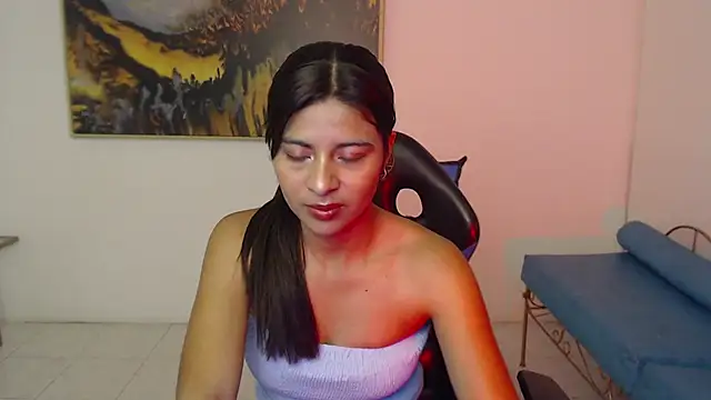 Snapshot of Lady_isabella_ chatting on 04-30-26, 01:17 Lady isabella online show from 04-30-26, 01:17