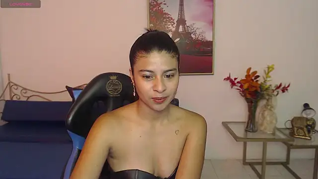 Snapshot of Lady_isabella_ chatting on 05-29-26, 01:09 Lady isabella online show from 05-29-26, 01:09