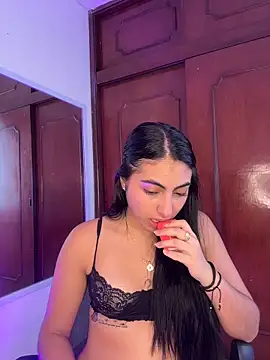 Snapshot of Lily_Rush chatting on 05-12-26, 12:02 Lily Rush online show from 05-12-26, 12:02