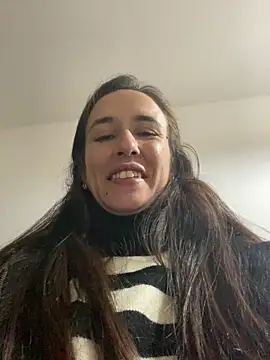 Snapshot of pili6263 chatting on 05-10-26, 05:34 pili6263 online show from 05-10-26, 05:34