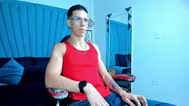 Snapshot of OliverThompsonJS chatting on 06-16-26, 04:26 OliverThompsonJS online show from 06-16-26, 04:26
