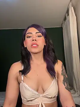 Snapshot of Latinxxcouple chatting on 03-20-26, 04:28 Latinxxcouple online show from 03-20-26, 04:28
