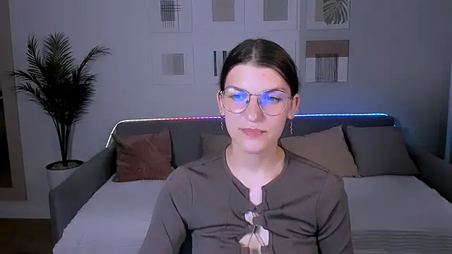 Snapshot of AnnaThorne chatting on 05-16-26, 10:47 AnnaThorne online show from 05-16-26, 10:47