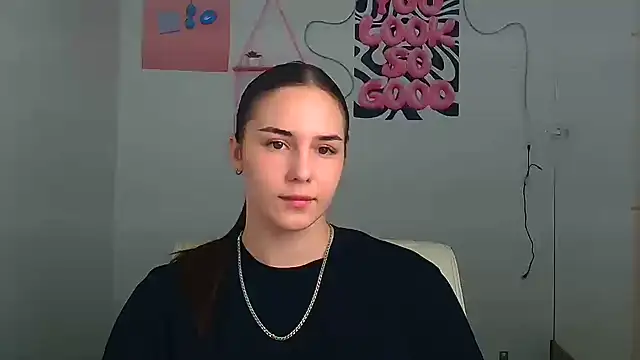 Snapshot of Kyara_ra chatting on 06-18-26, 05:30 Kyara ra online show from 06-18-26, 05:30