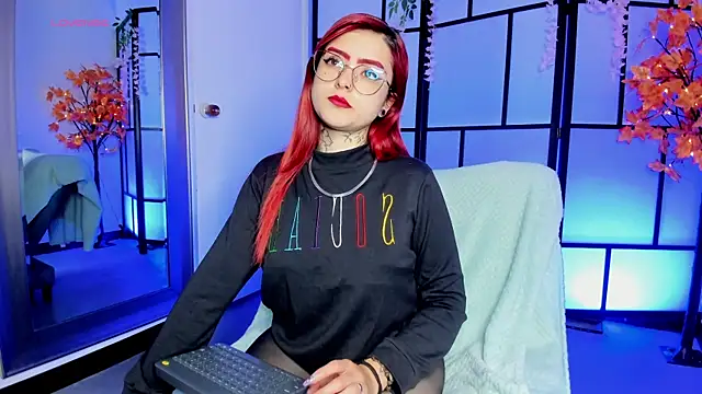 Snapshot of zara_rouxx_ chatting on 05-21-26, 12:56 zara rouxx online show from 05-21-26, 12:56