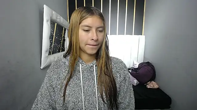 Snapshot of nancy_blonde chatting on 06-14-26, 01:02 nancy blonde online show from 06-14-26, 01:02